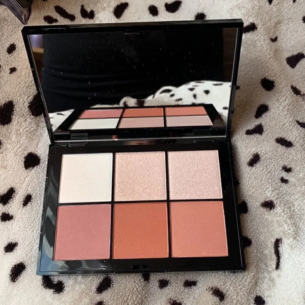 NWOT Doucce posh powder palette!! Never used!!